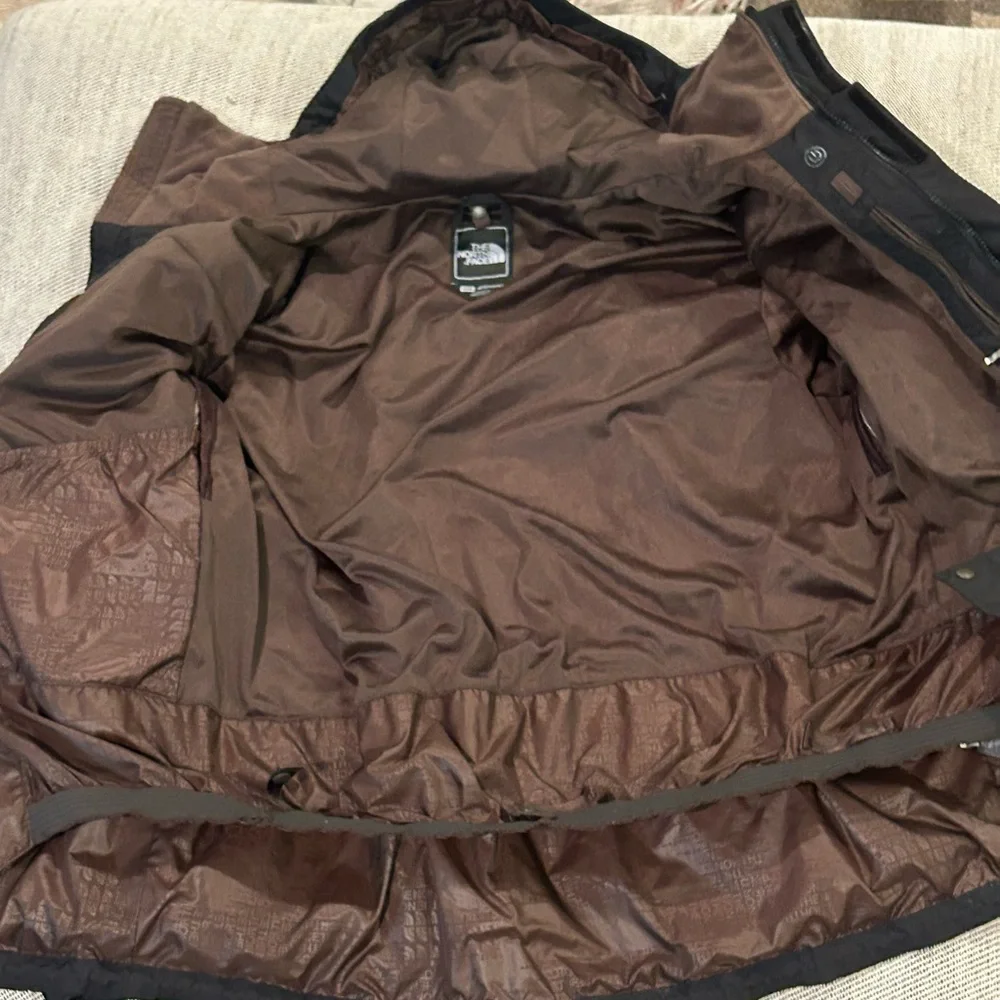 North Face HyVent multi-pocket jacket - Picture 6 of 12